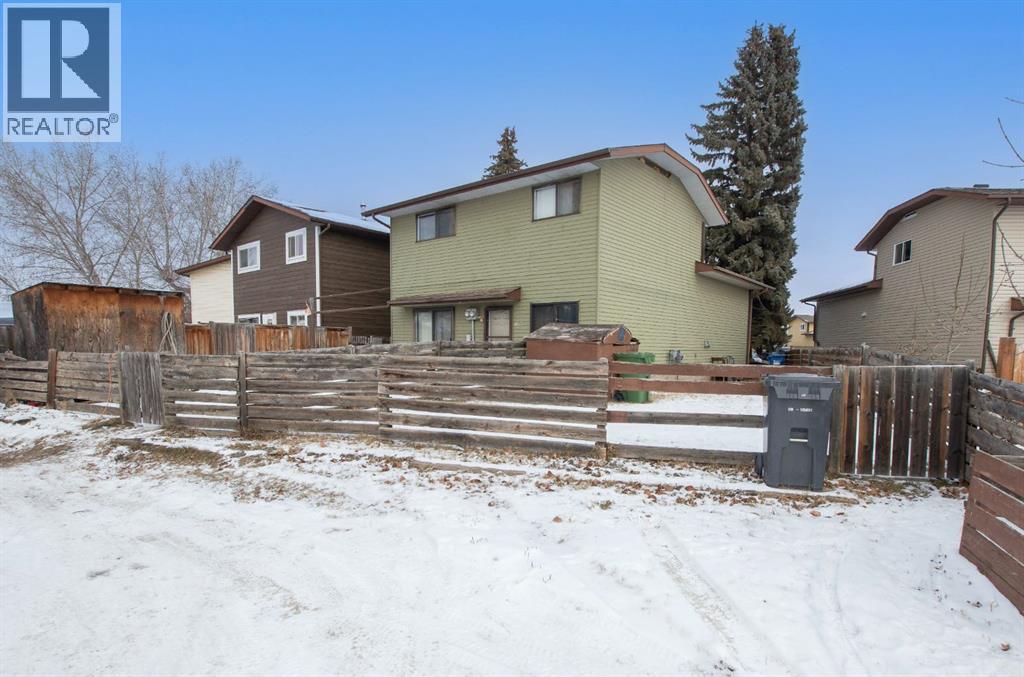 Single Family House 4 Level for Sale in  Gibson Close Glendale Red Deer 