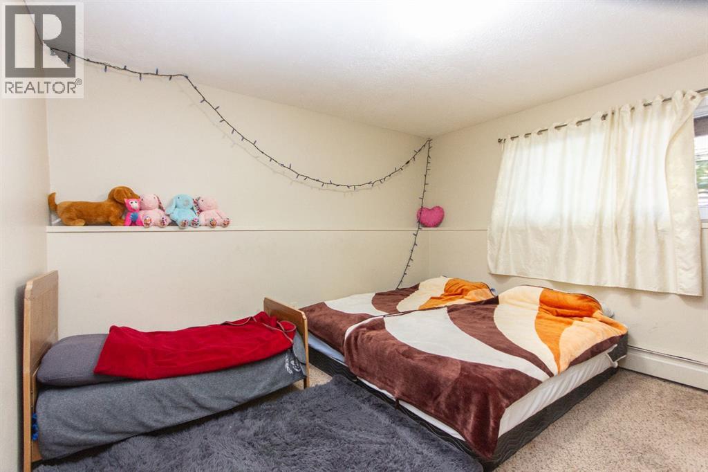 Single Family House 4 Level for Sale in  Gibson Close Glendale Red Deer 