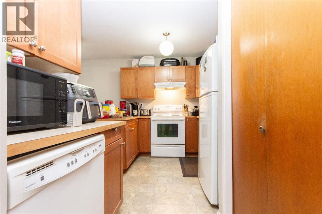 Single Family House 4 Level for Sale in  Gibson Close Glendale Red Deer 