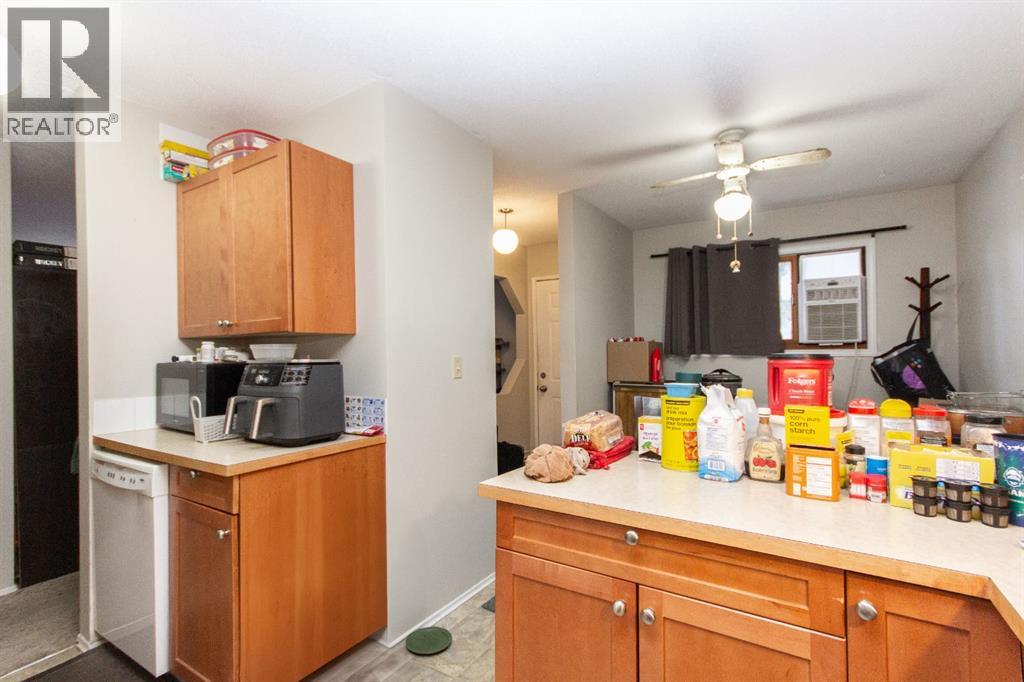 Single Family House 4 Level for Sale in  Gibson Close Glendale Red Deer 