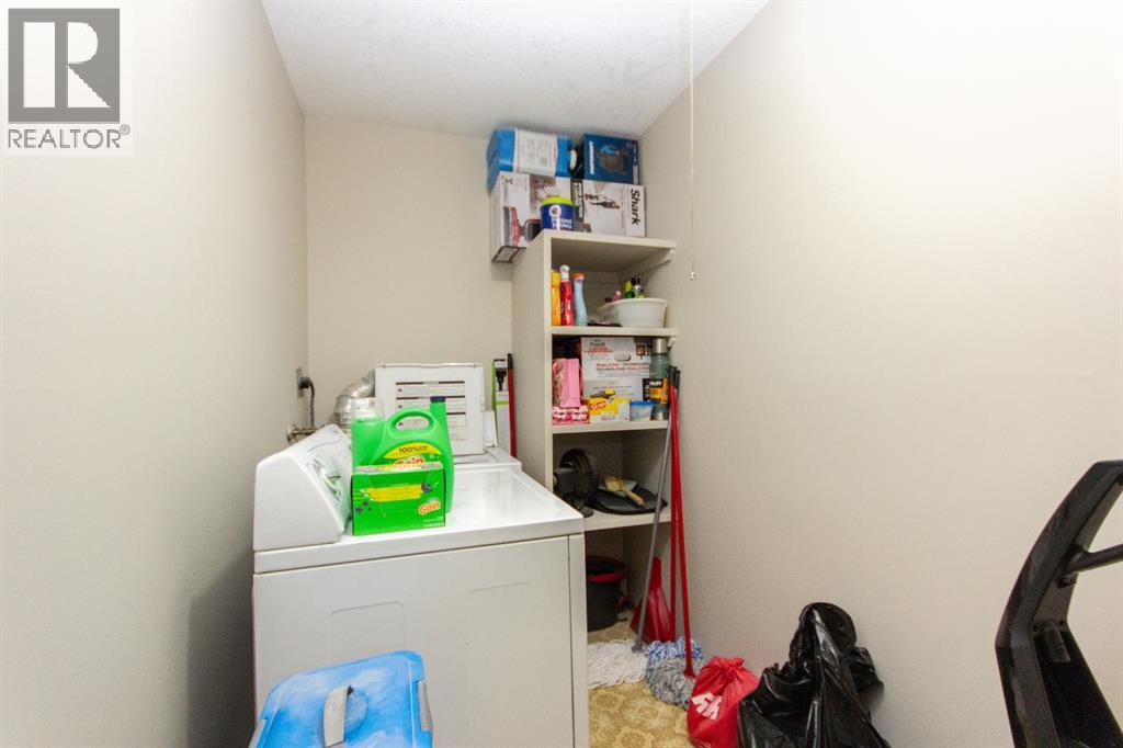 Single Family House 4 Level for Sale in  Gibson Close Glendale Red Deer 