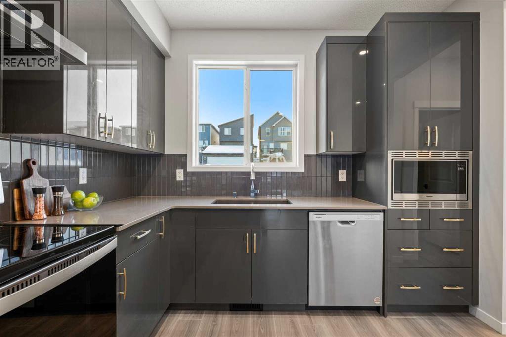 Single Family House for Sale in  Edith Road NW Glacier Ridge Calgary 