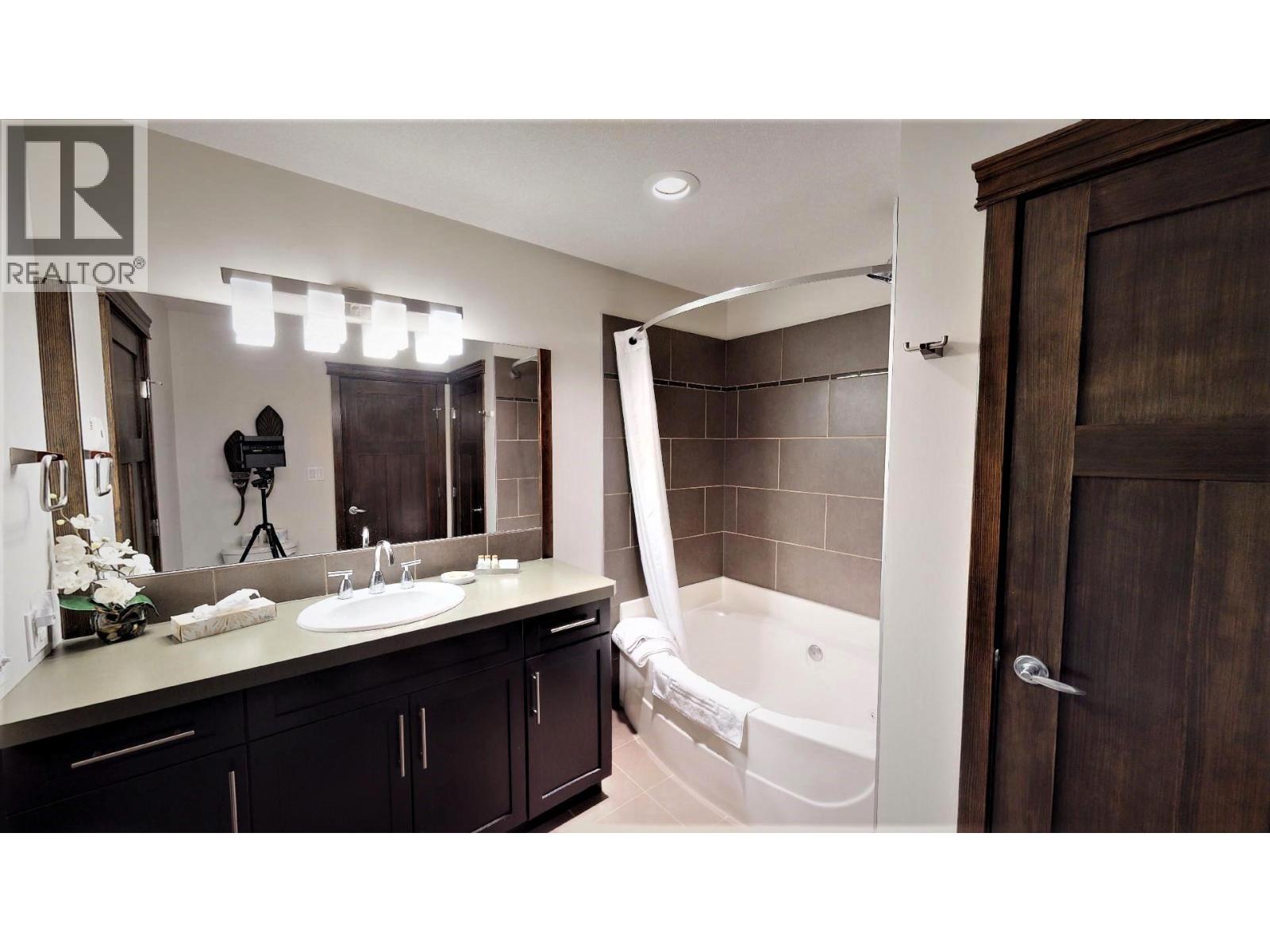 725 I1 700 BIGHORN Boulevard, Radium Hot Springs