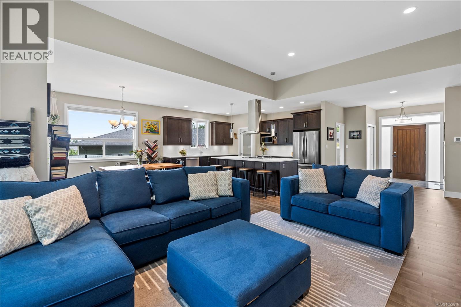 838 Stirling Dr, Ladysmith