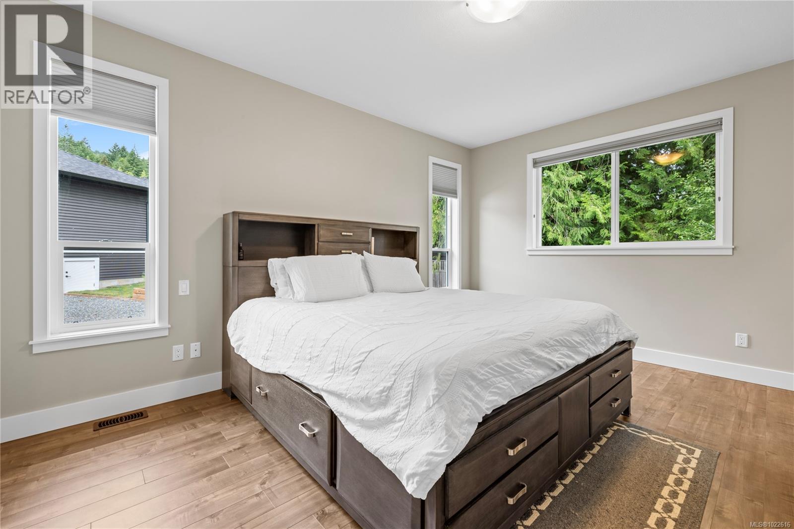 838 Stirling Dr, Ladysmith