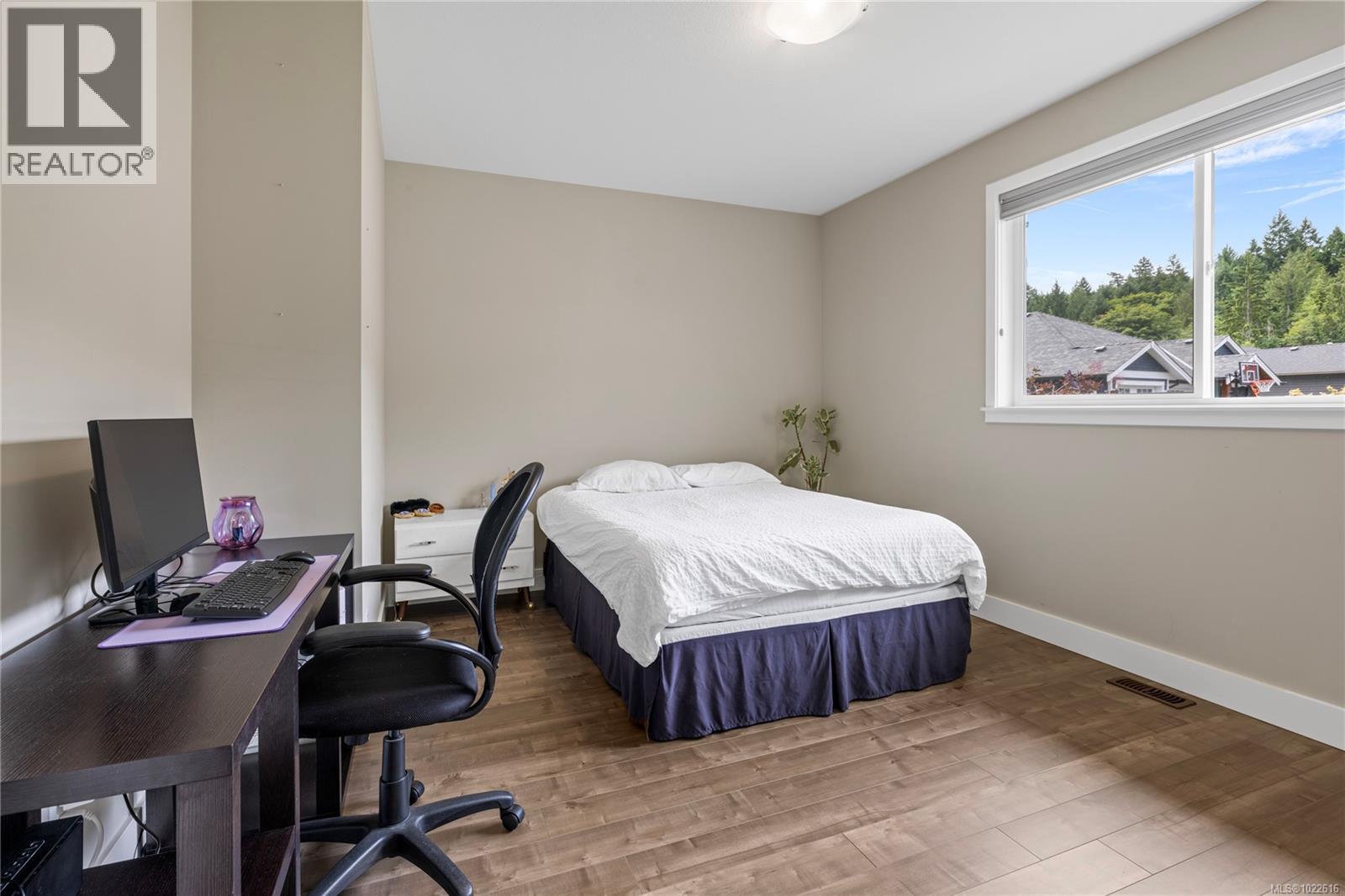 838 Stirling Dr, Ladysmith