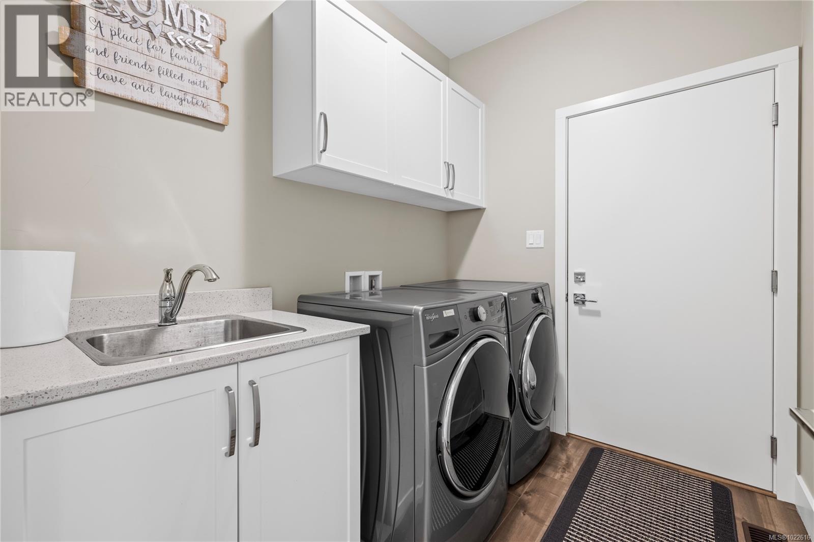 838 Stirling Dr, Ladysmith