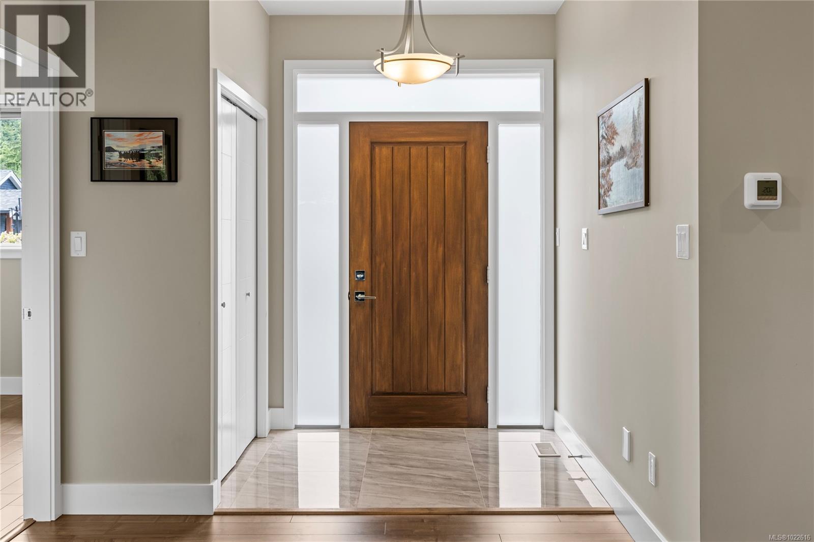 838 Stirling Dr, Ladysmith