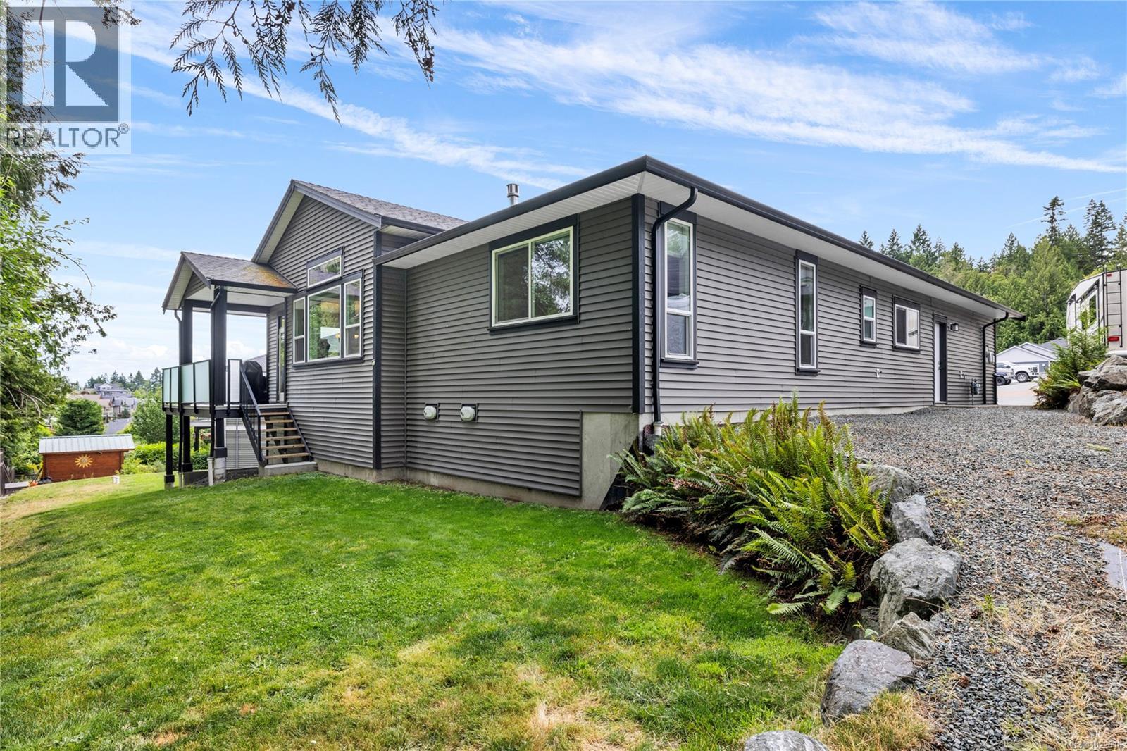 838 Stirling Dr, Ladysmith