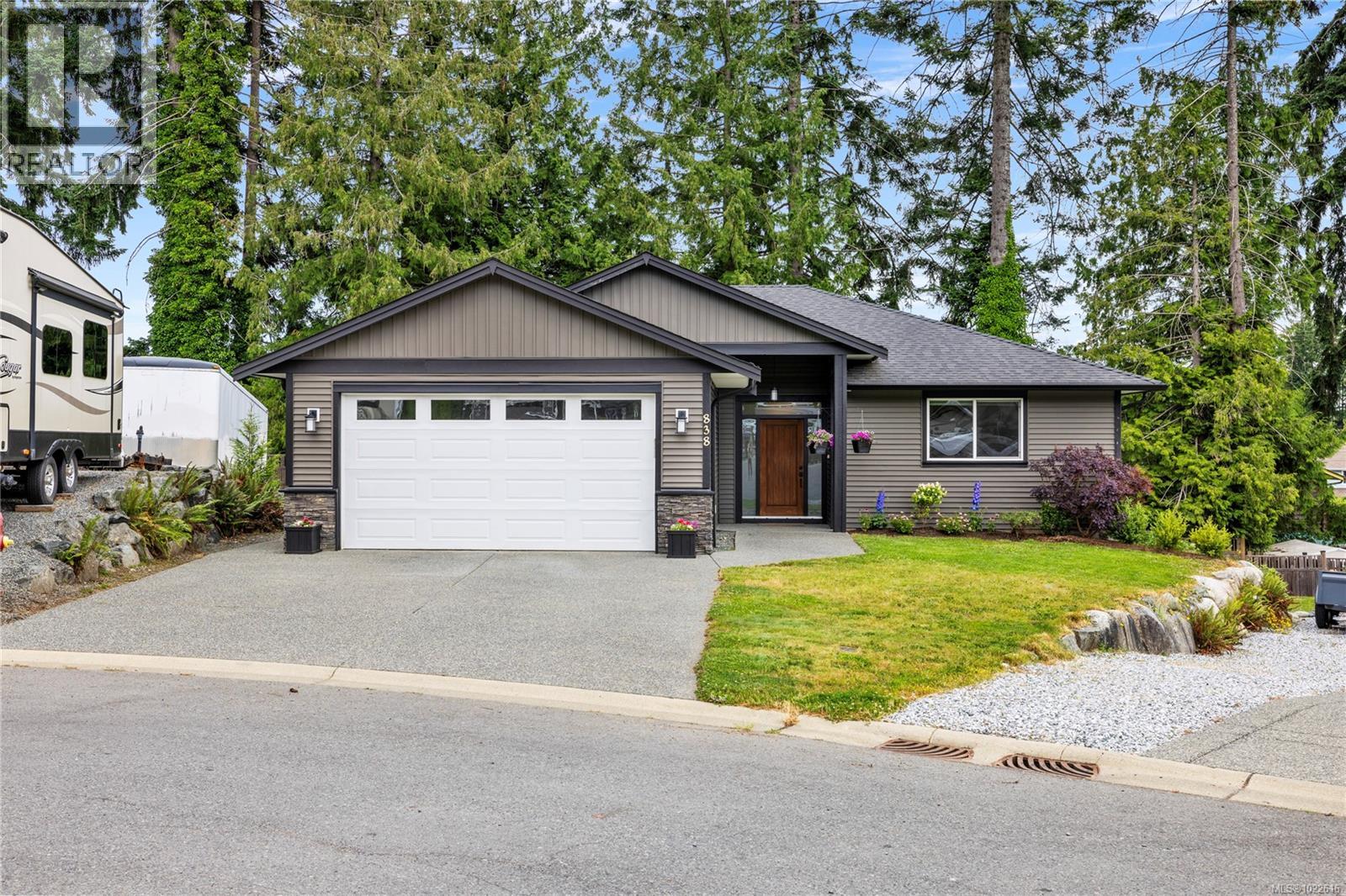 838 Stirling Dr, Ladysmith