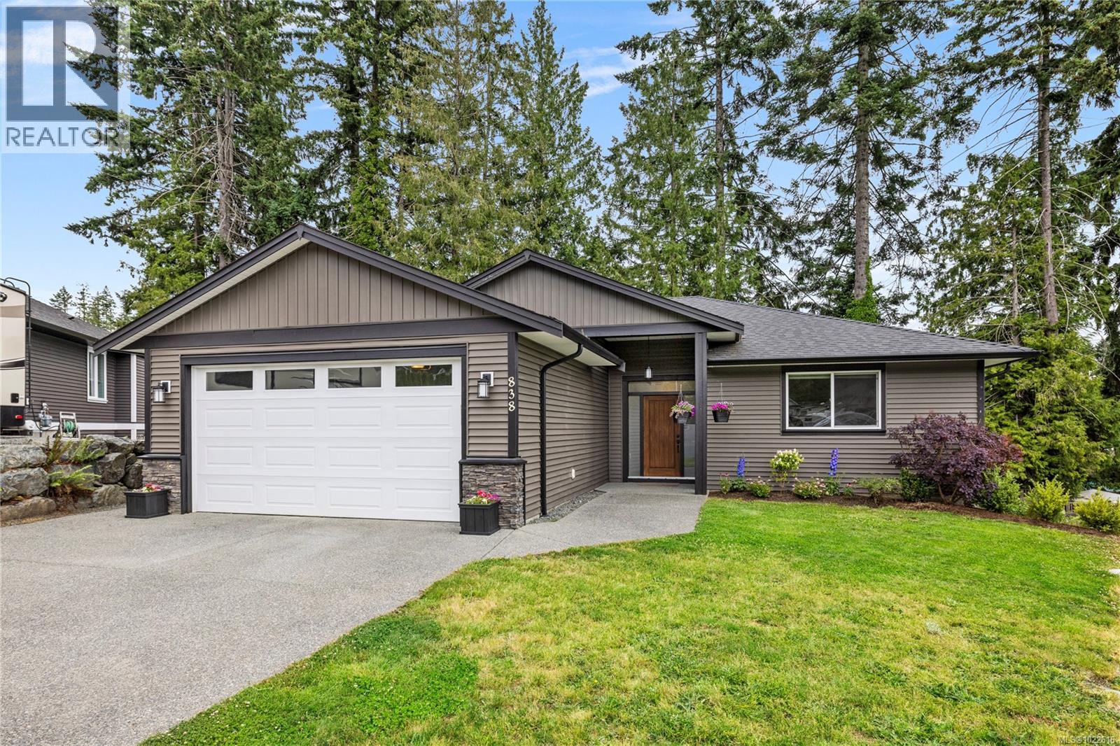 838 Stirling Dr, Ladysmith