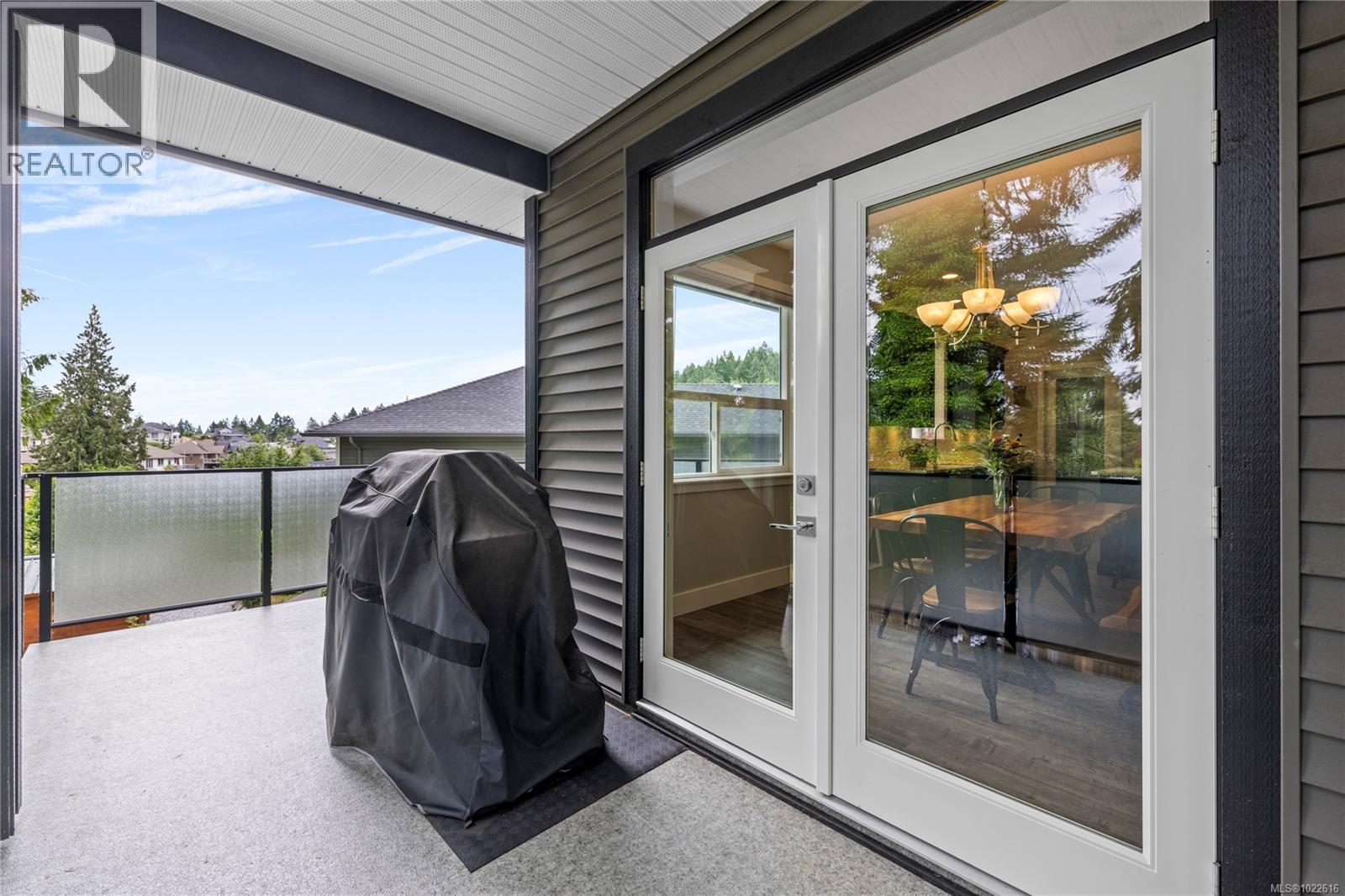 838 Stirling Dr, Ladysmith