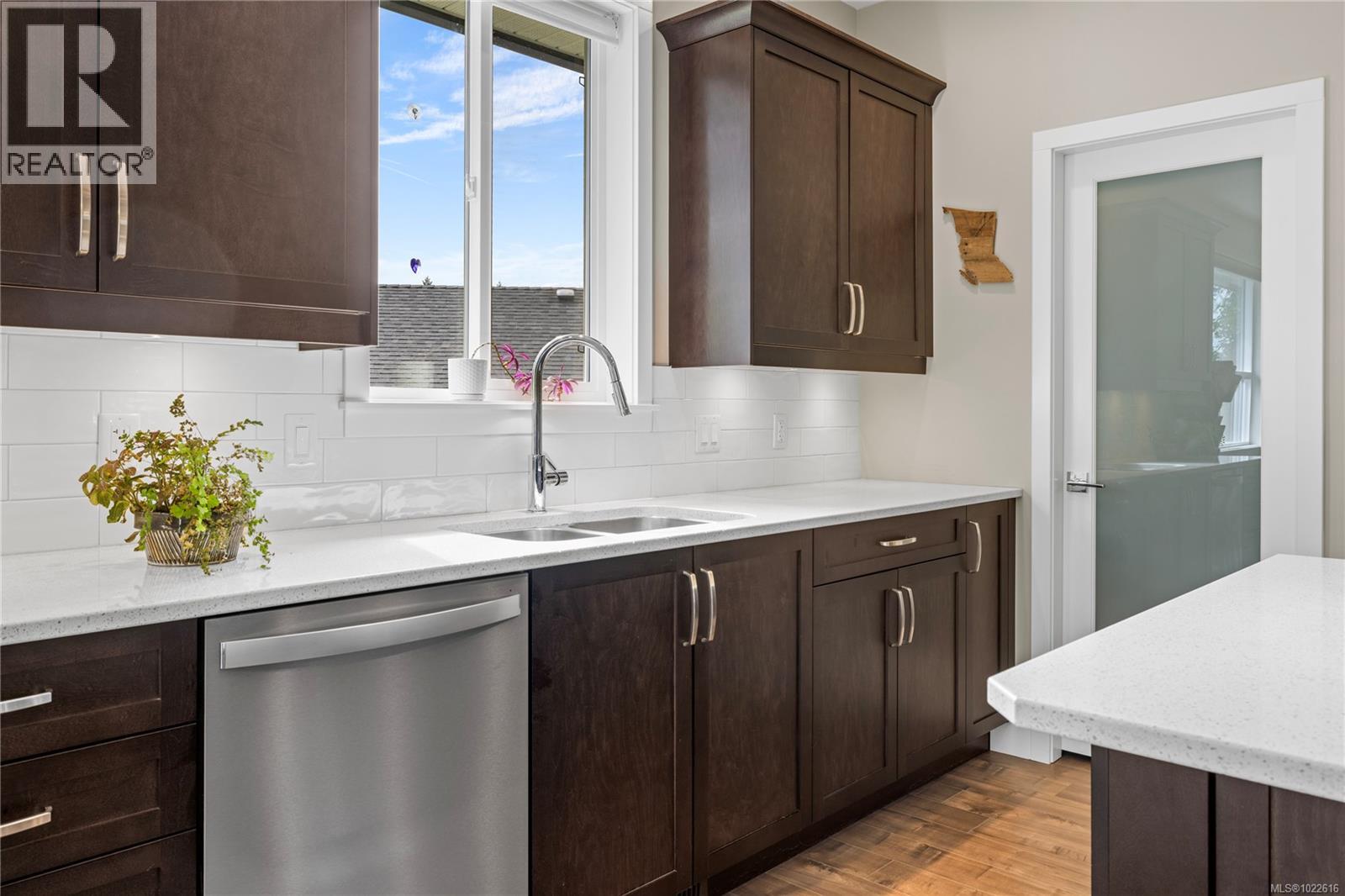 838 Stirling Dr, Ladysmith