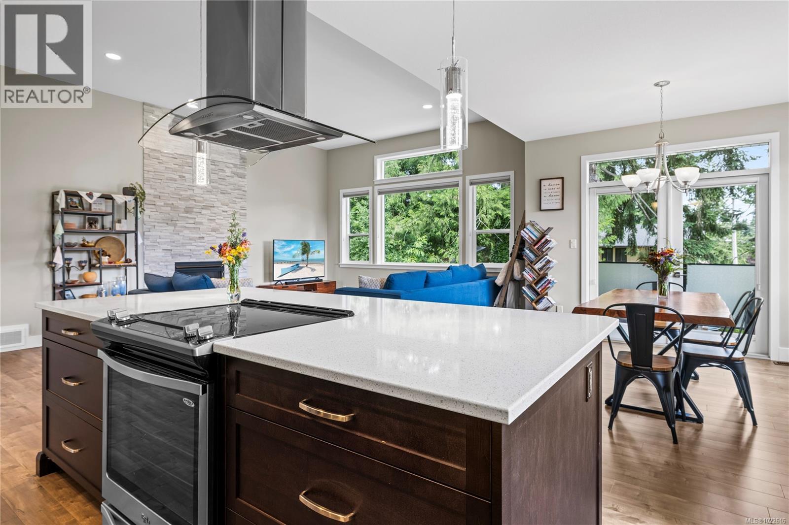 838 Stirling Dr, Ladysmith