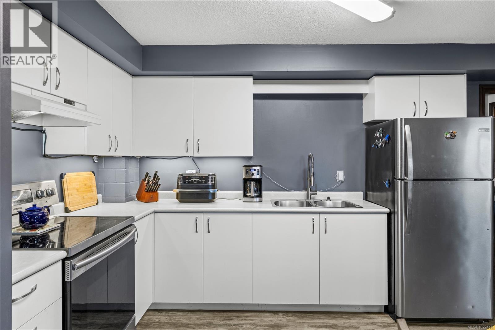 618 Beach Dr, Nanaimo