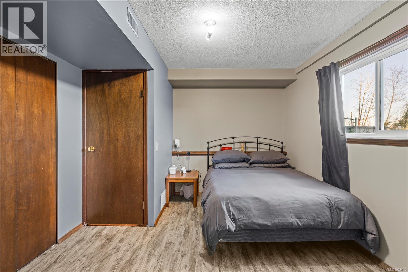 618 Beach Dr, Nanaimo