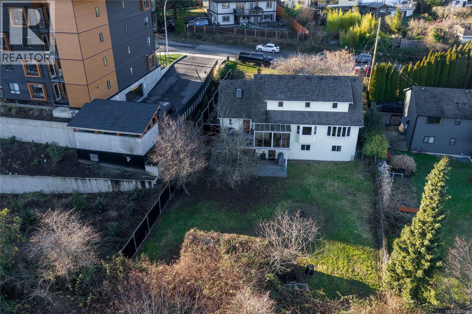 618 Beach Dr, Nanaimo