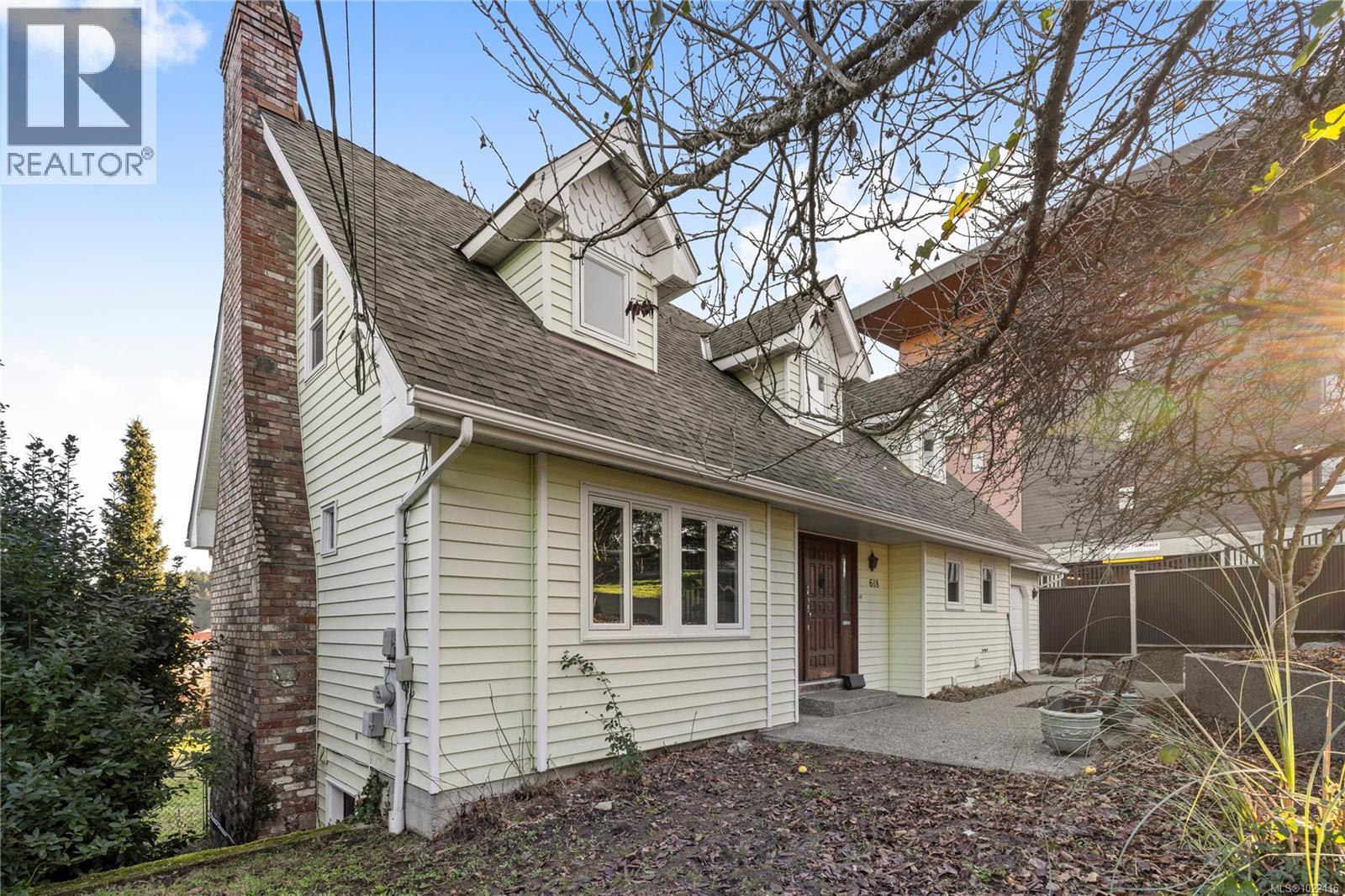 618 Beach Dr, Nanaimo