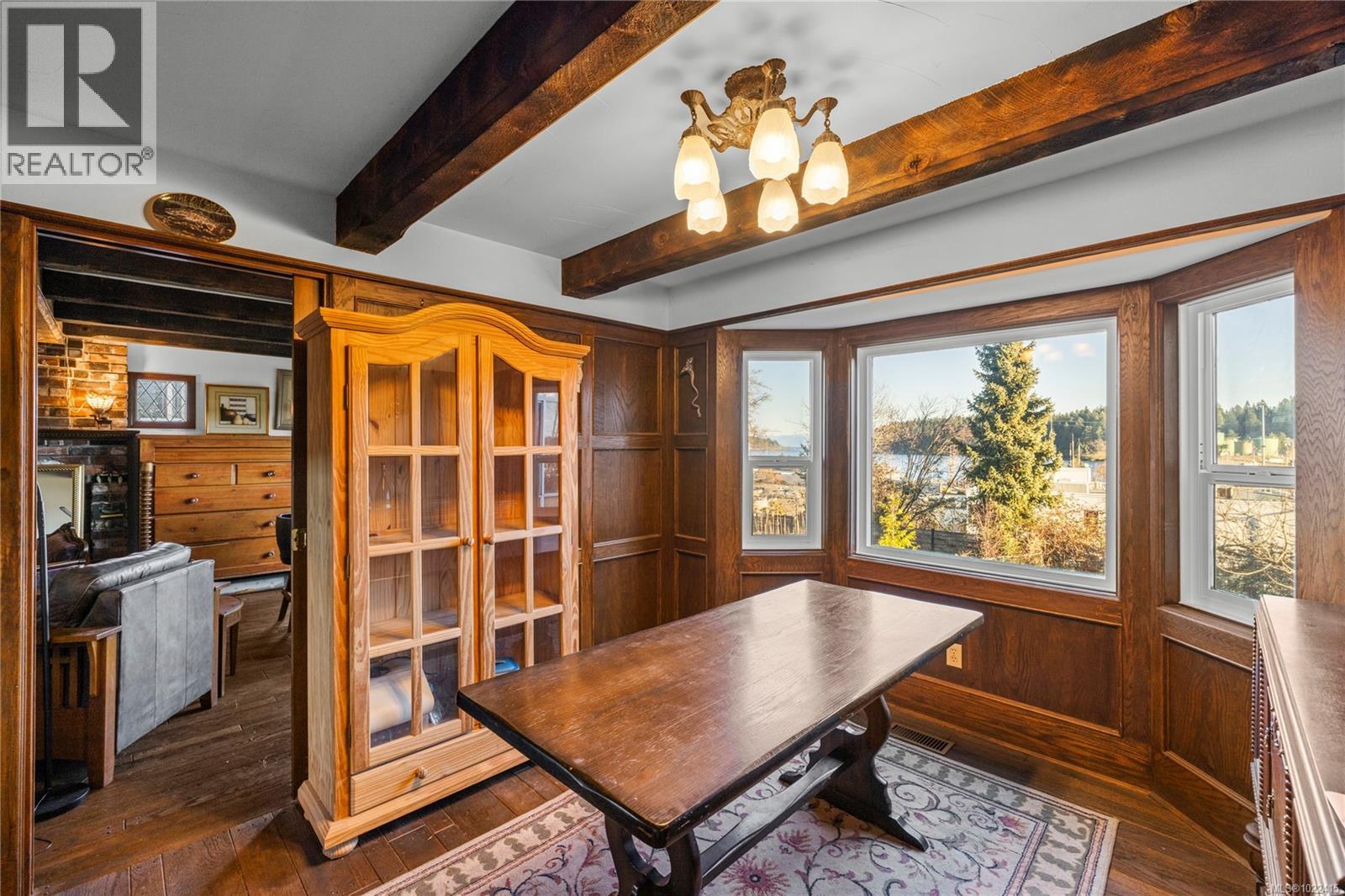 618 Beach Dr, Nanaimo