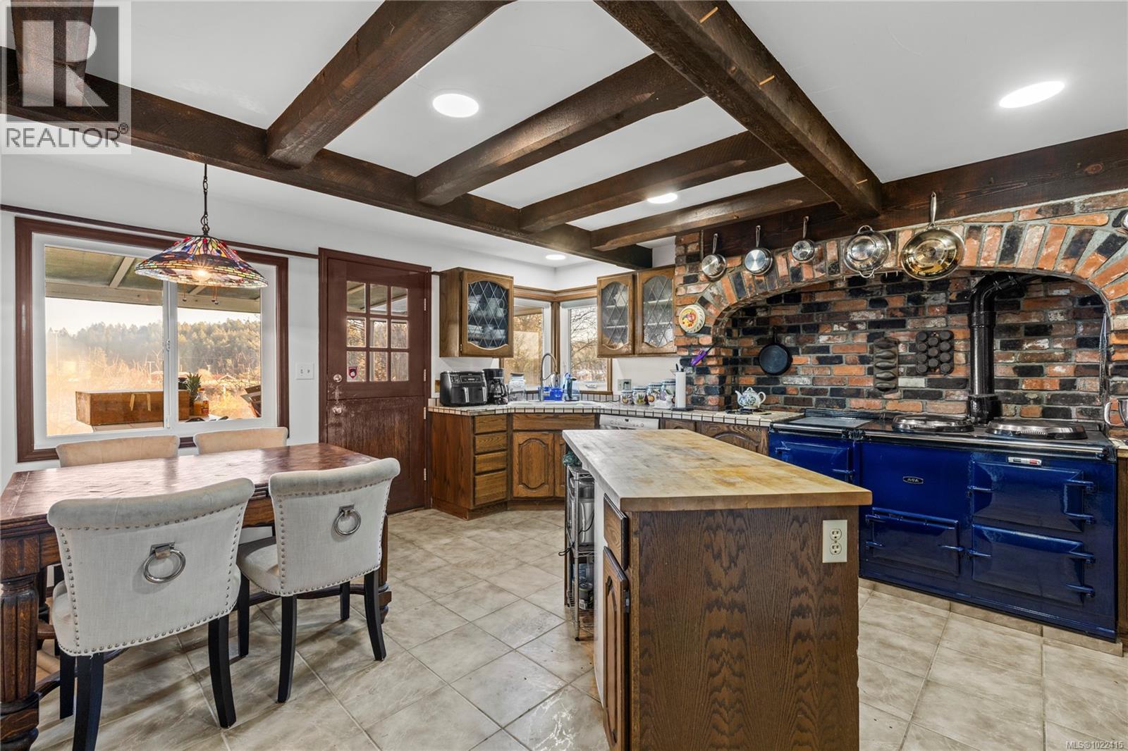 618 Beach Dr, Nanaimo