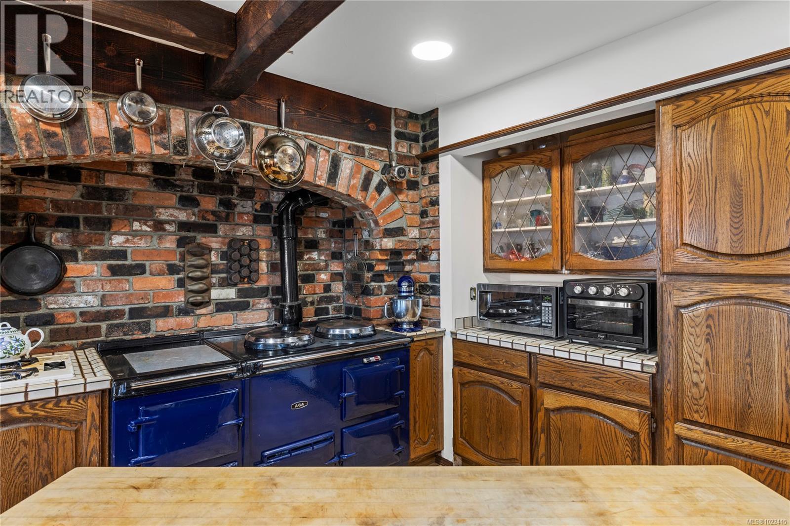 618 Beach Dr, Nanaimo