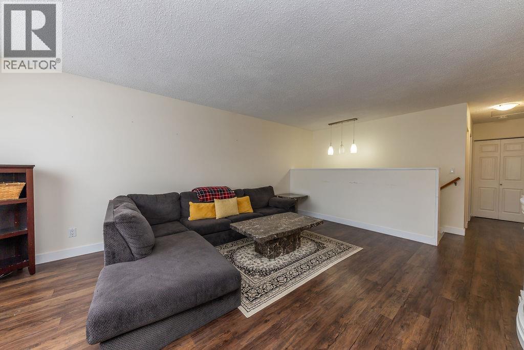 353 WADDINGTON Drive, Kamloops