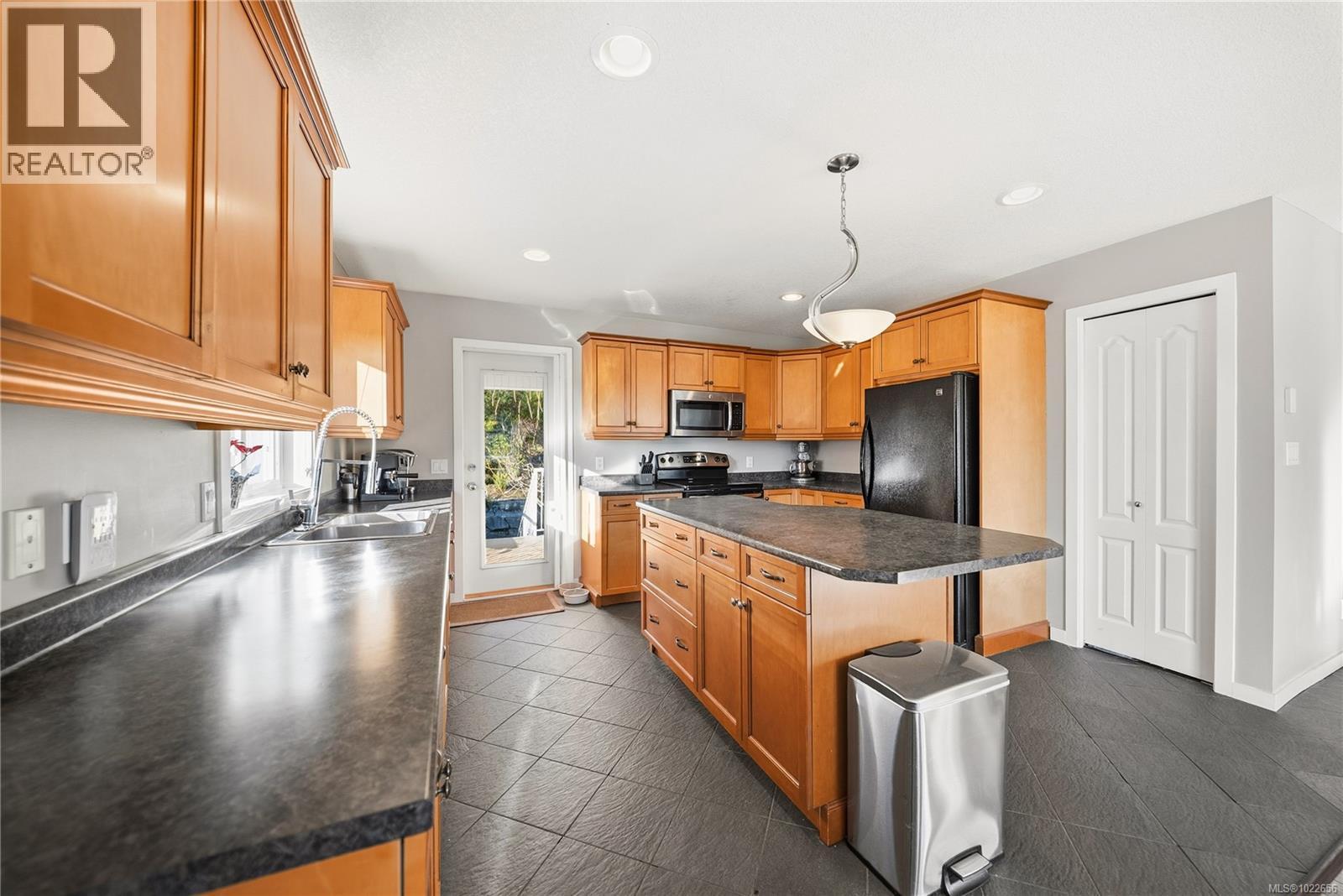 1787 Montana Rd, Nanaimo