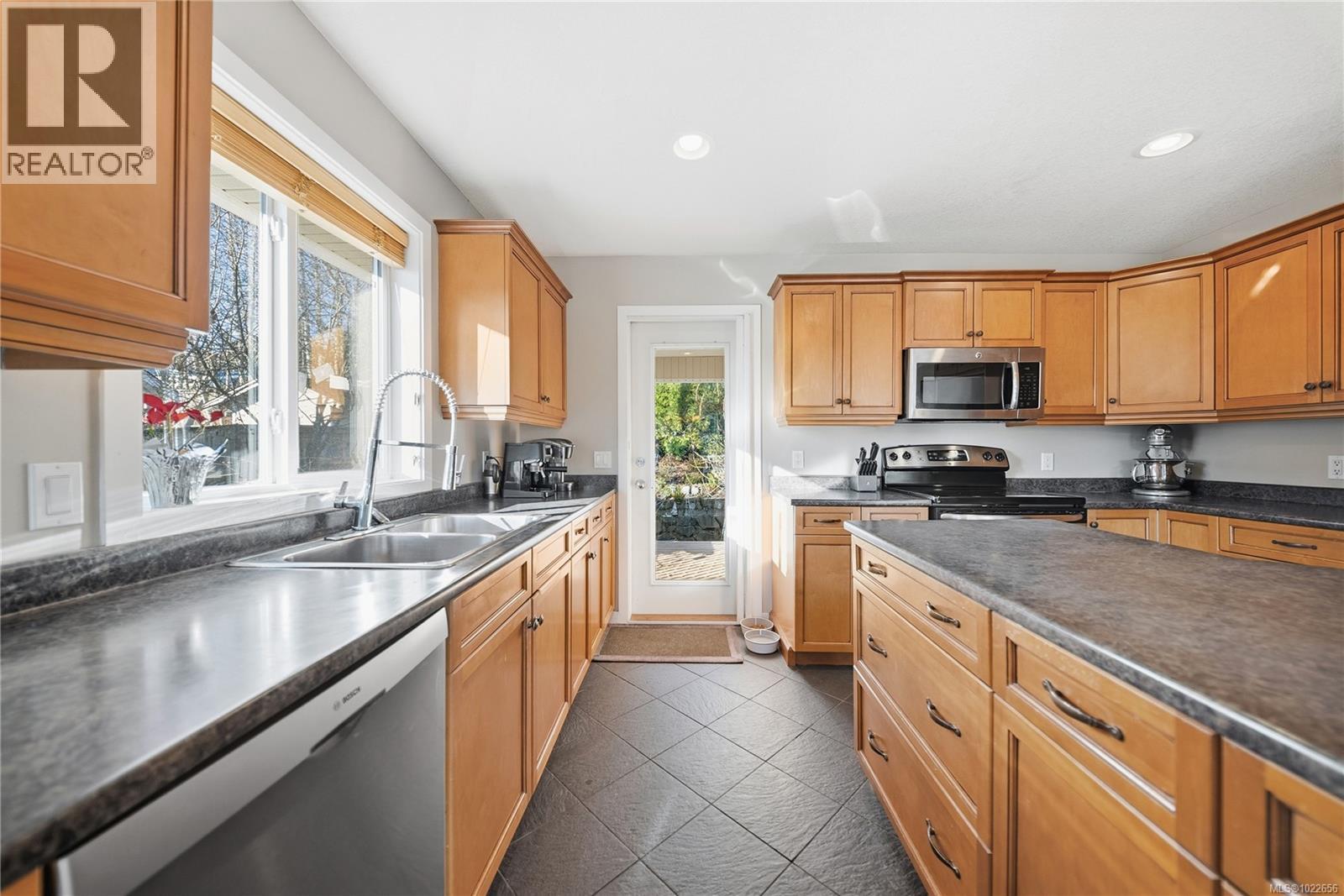 1787 Montana Rd, Nanaimo