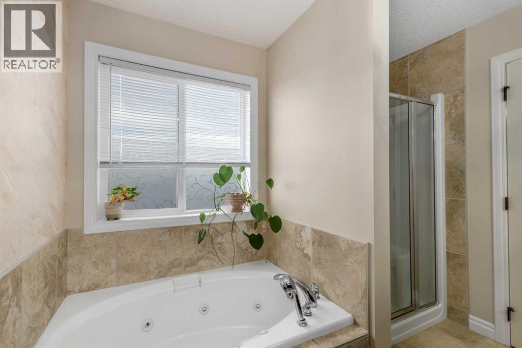 40 Heritage Hill, Cochrane