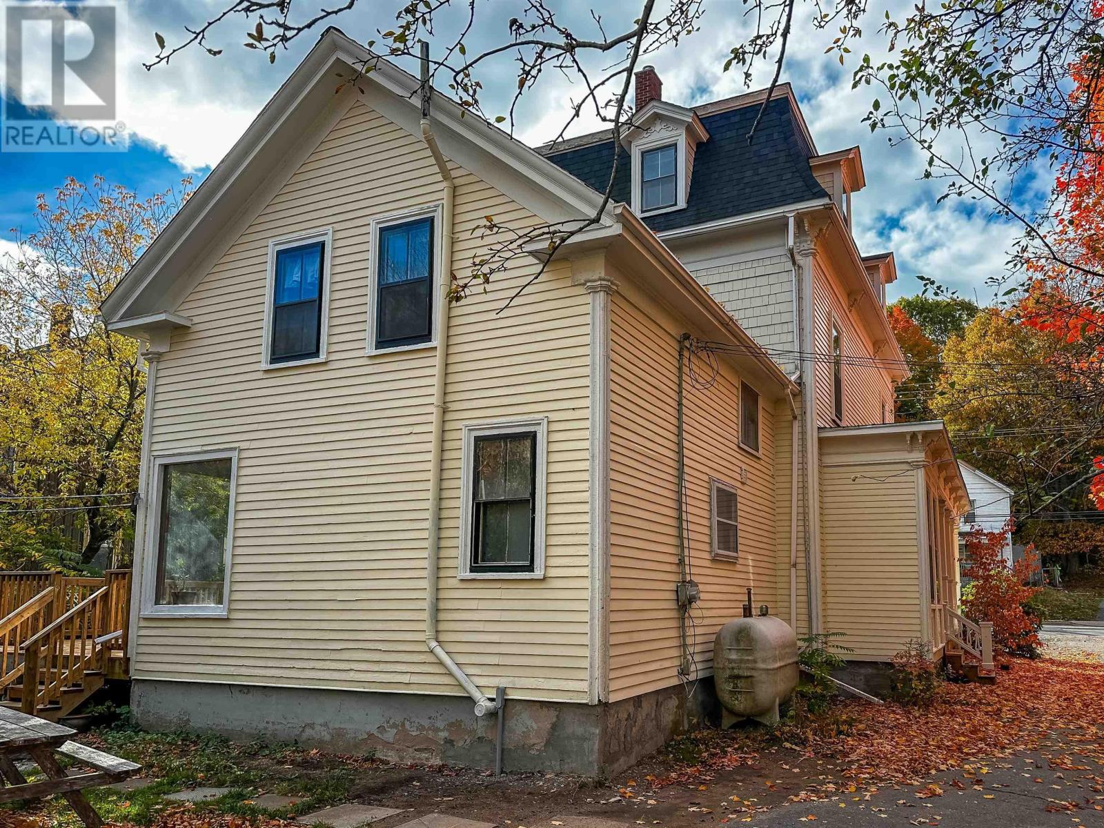 Property 42 of 48 of 525 Main Street