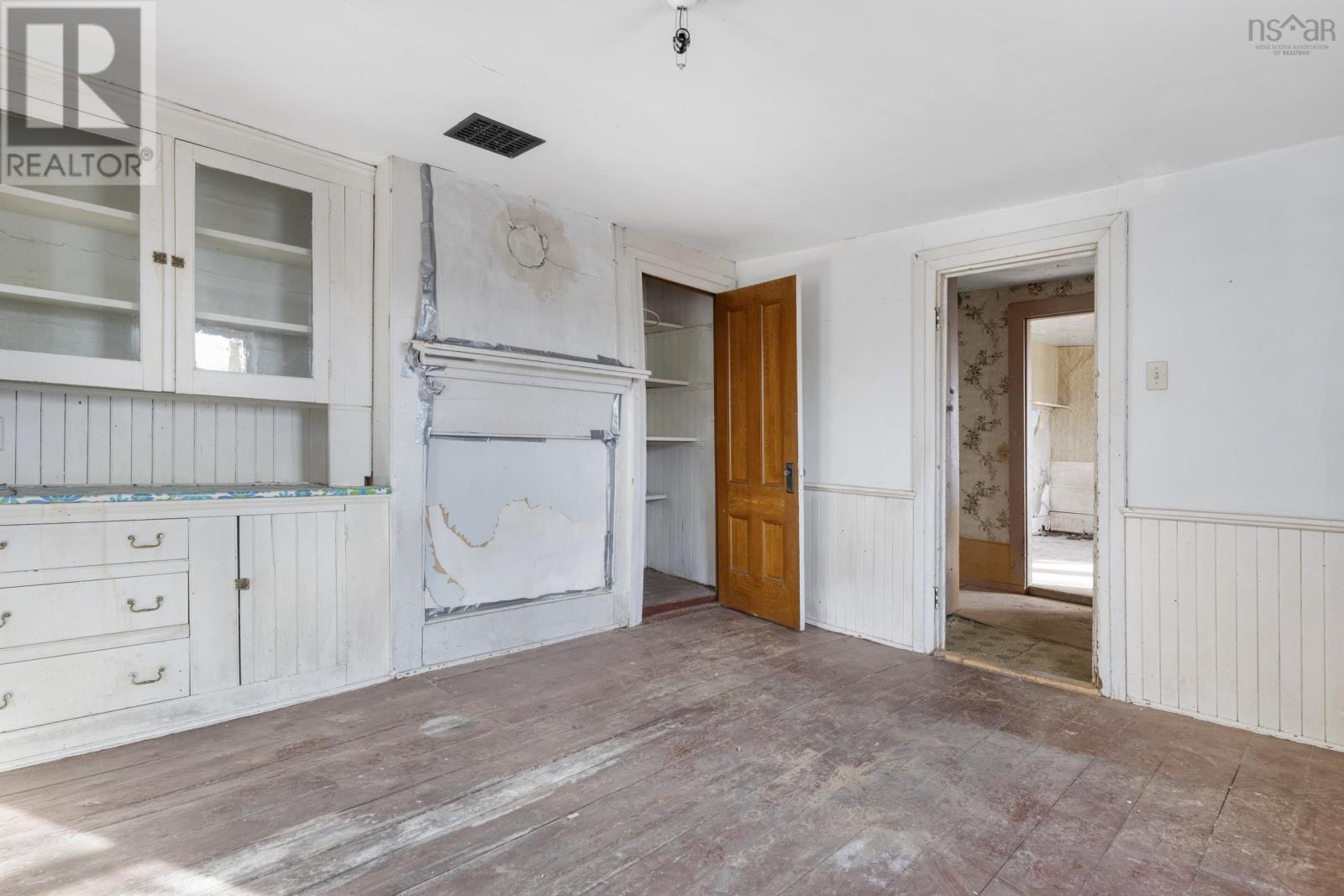 Property 22 of 33 of 200 Montague Street