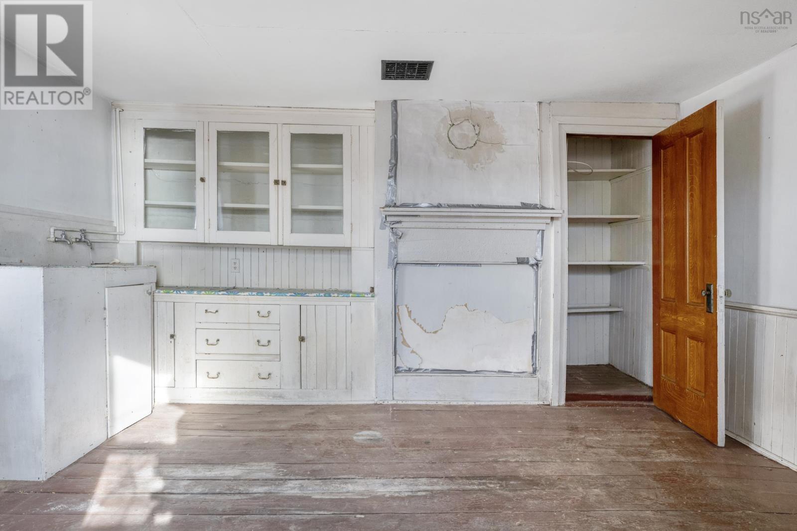 Property 23 of 33 of 200 Montague Street