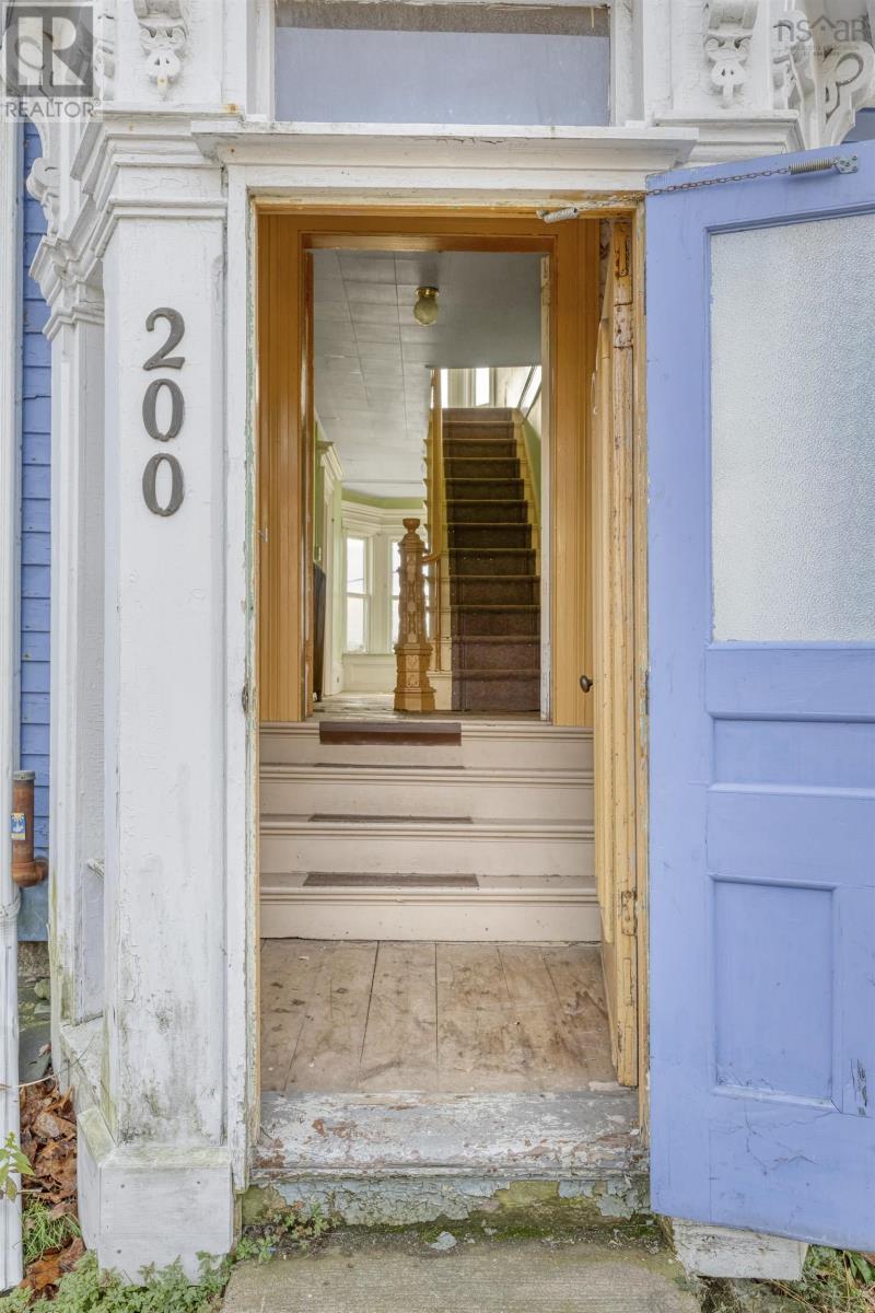 Property 4 of 33 of 200 Montague Street