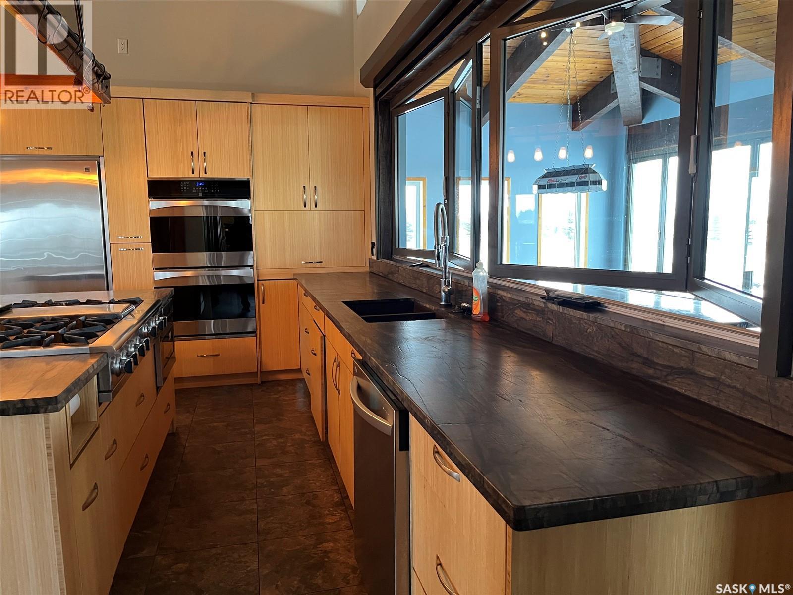 RM OF LUMSDEN ACREAGE REGINA BEACH AREA - 17