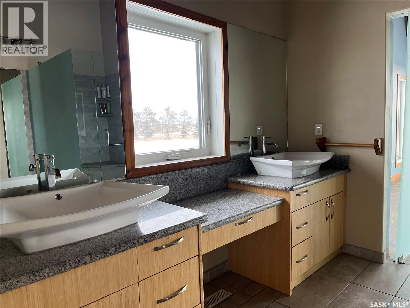 RM OF LUMSDEN ACREAGE REGINA BEACH AREA - 23