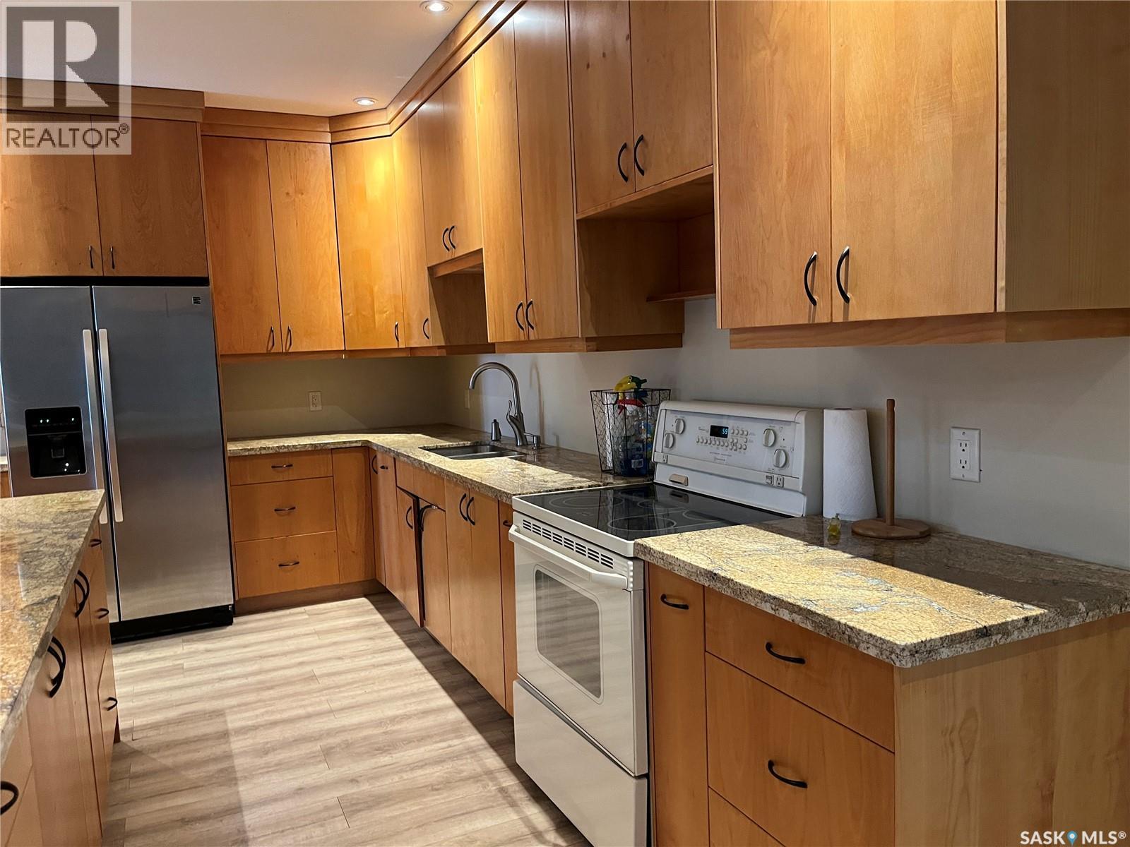 RM OF LUMSDEN ACREAGE REGINA BEACH AREA - 40