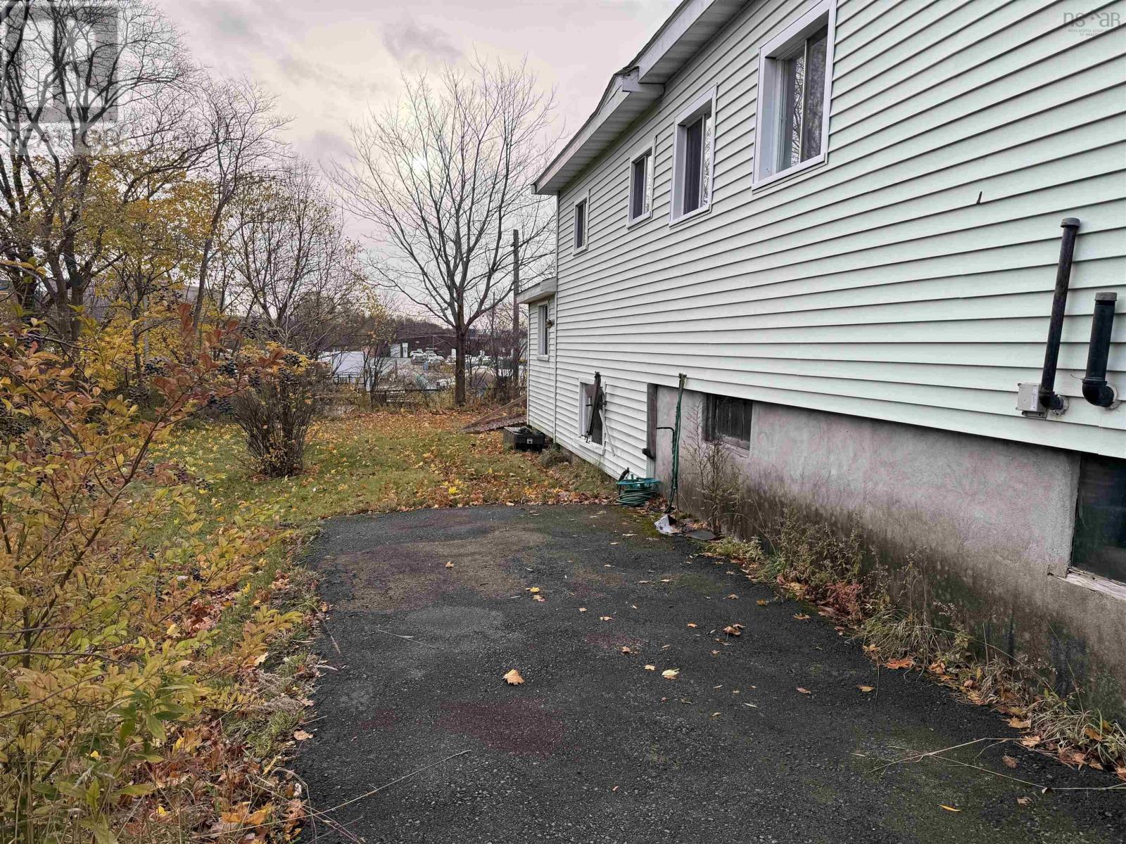 Property 5 of 21 of 198 Renfrew Street