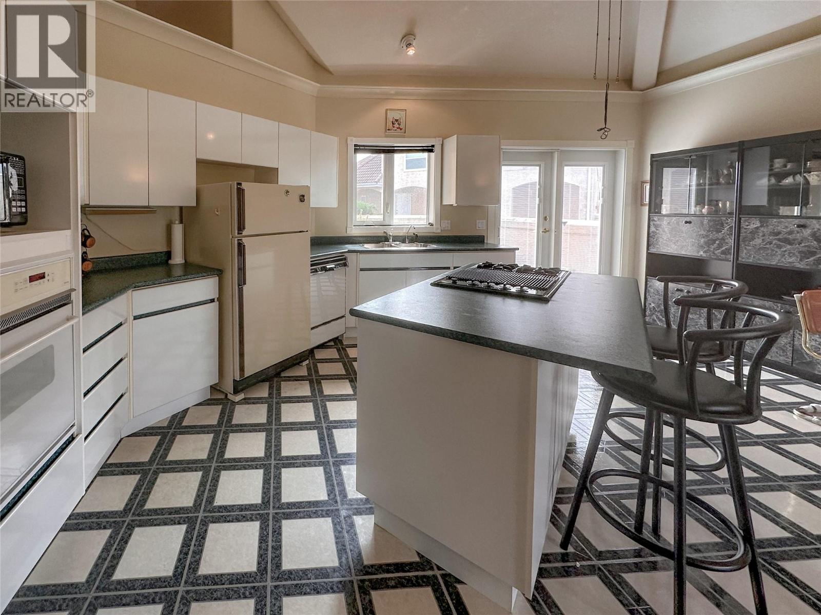 #101 45 HUDSONS BAY TRAIL - 10