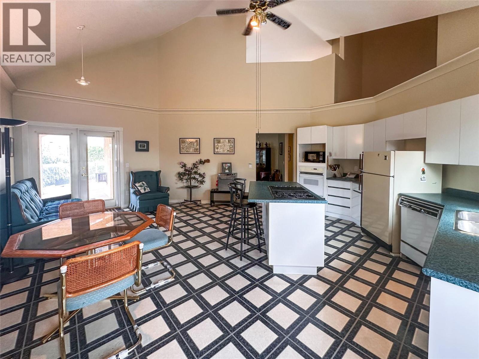 #101 45 HUDSONS BAY TRAIL - 11