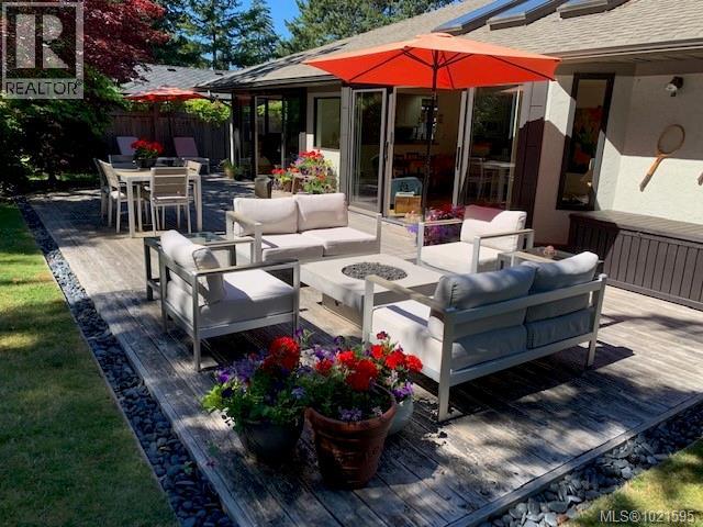 3955 Burchett Pl, Saanich