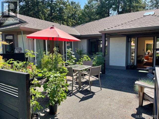 3955 Burchett Pl, Saanich