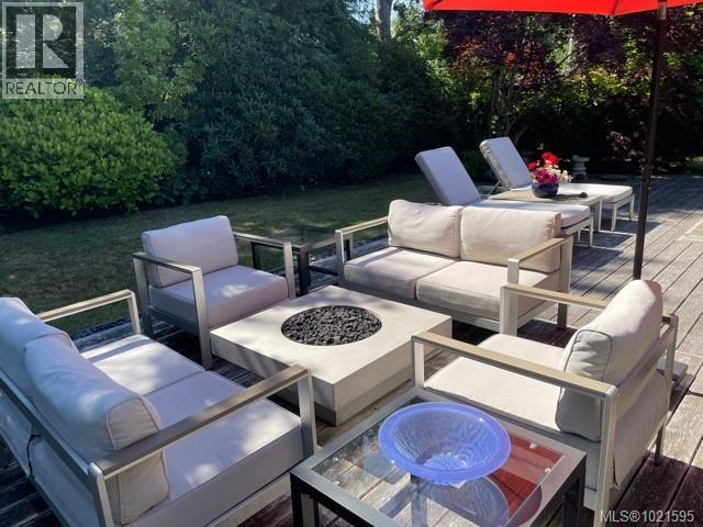 3955 Burchett Pl, Saanich