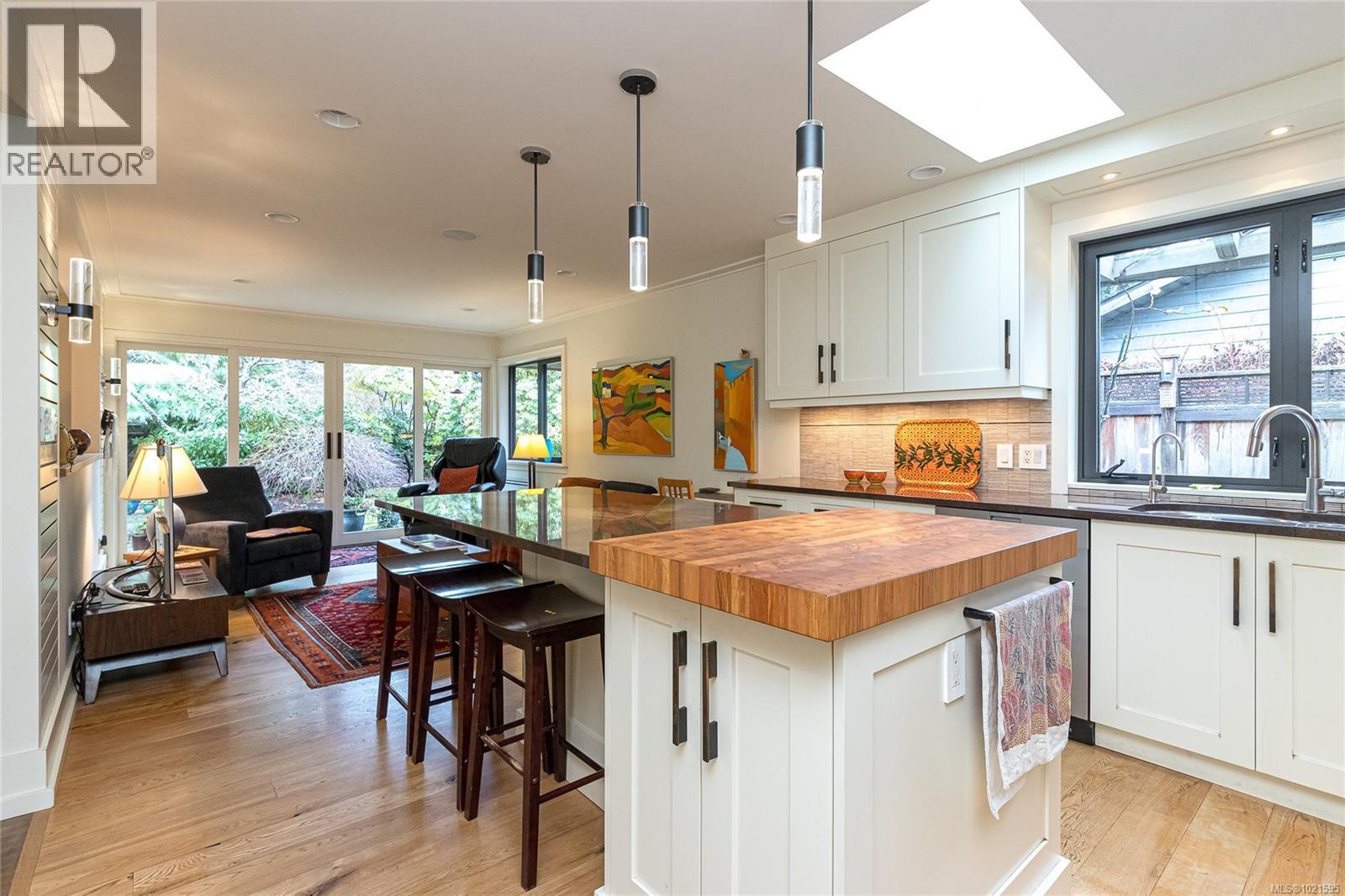 3955 Burchett Pl, Saanich