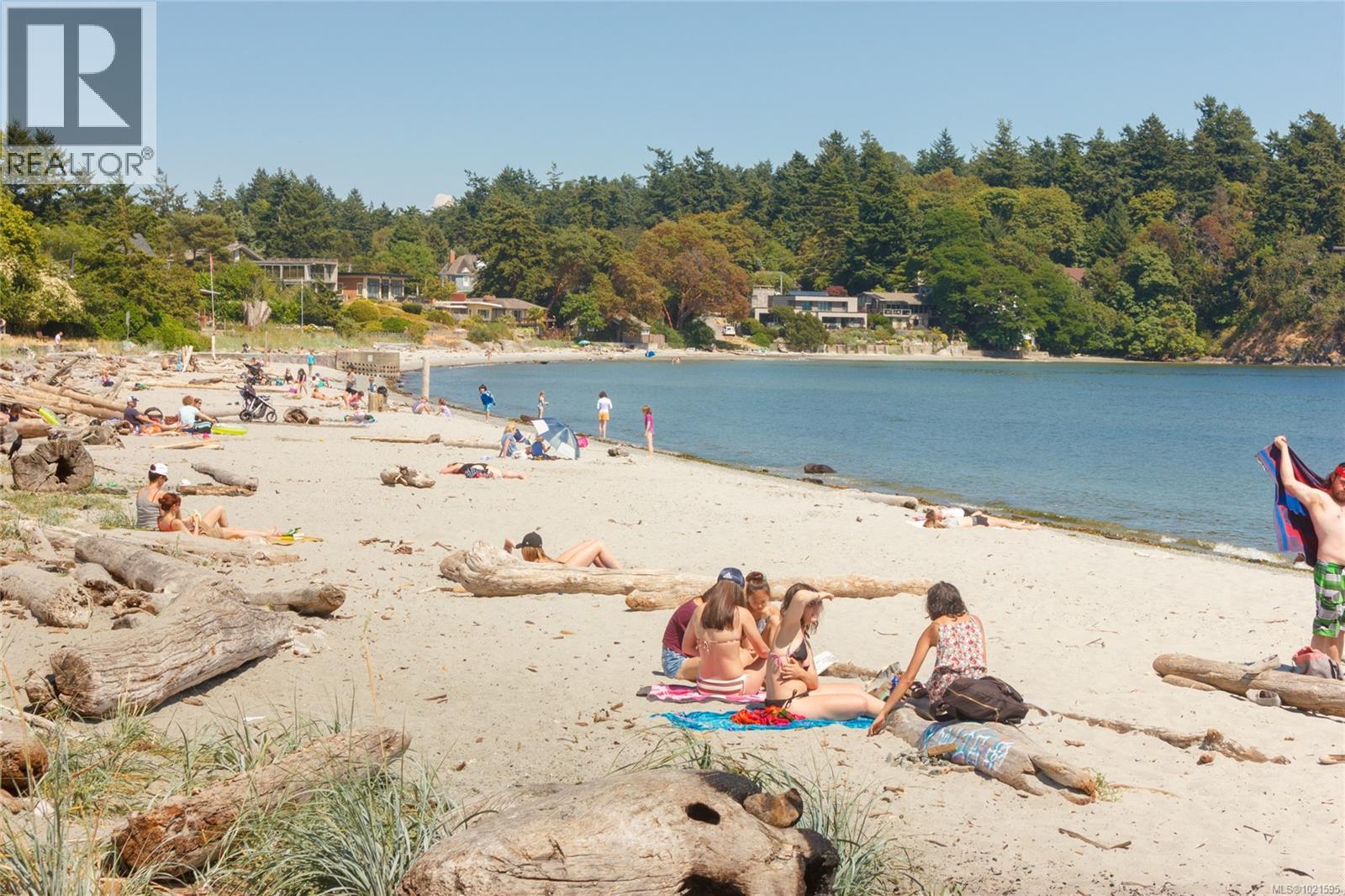 3955 Burchett Pl, Saanich