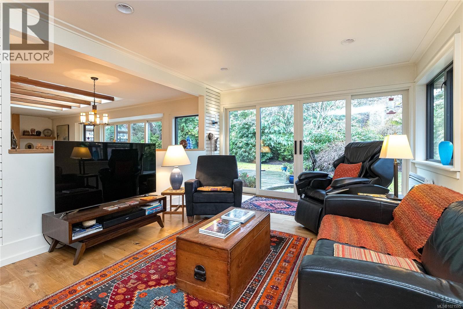 3955 Burchett Pl, Saanich