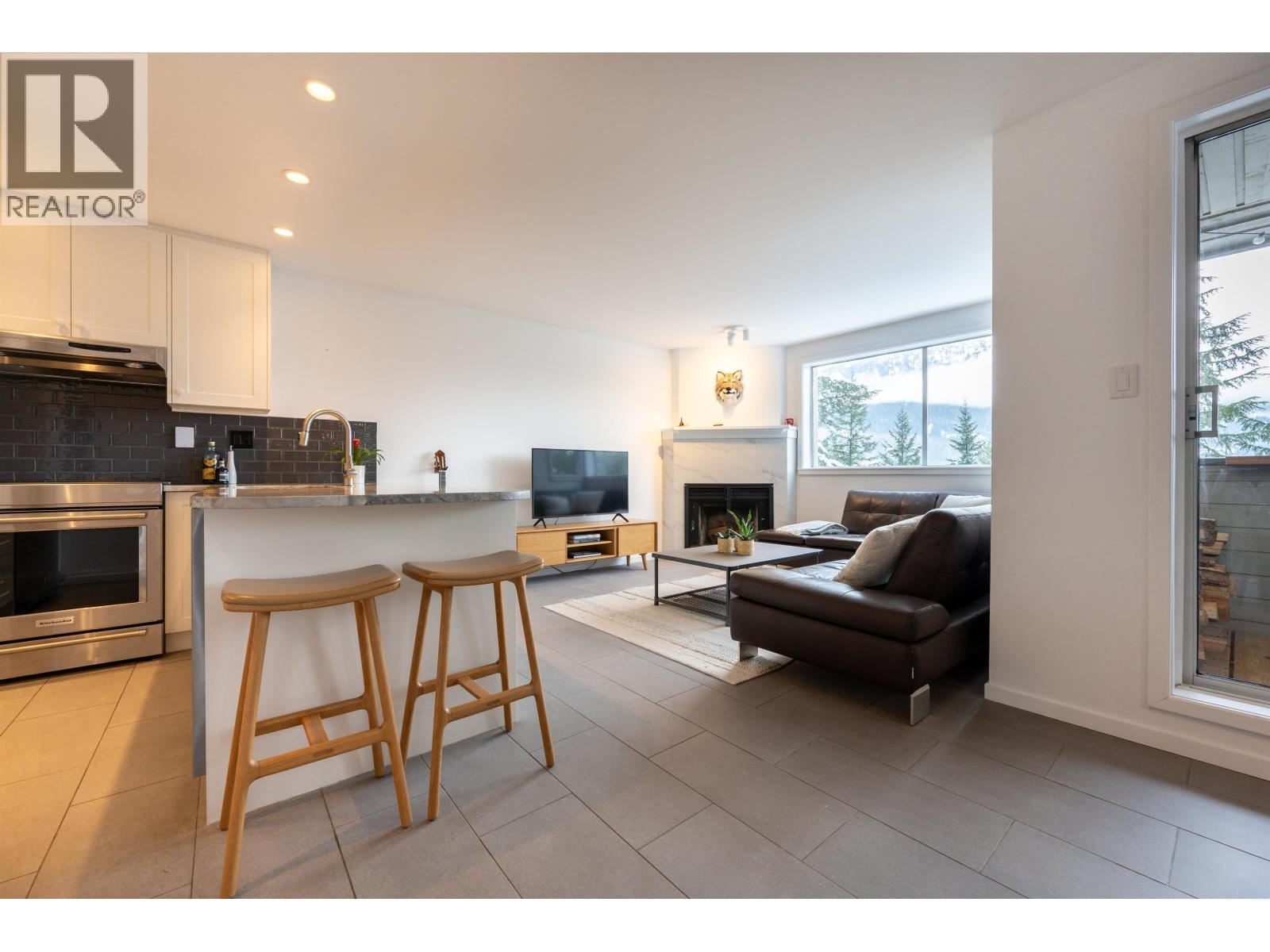 14 2240 GONDOLA WAY, Whistler