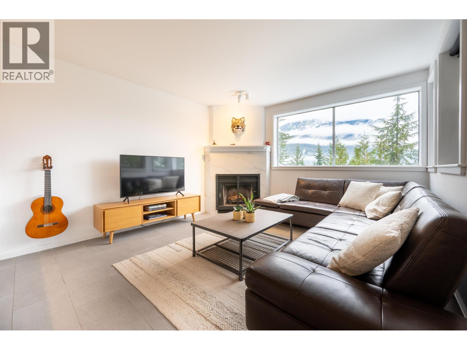 14 2240 GONDOLA WAY, Whistler