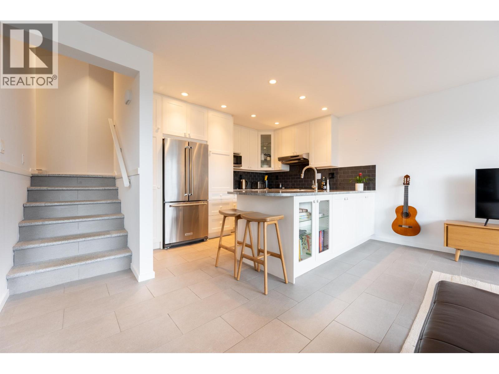 14 2240 GONDOLA WAY, Whistler