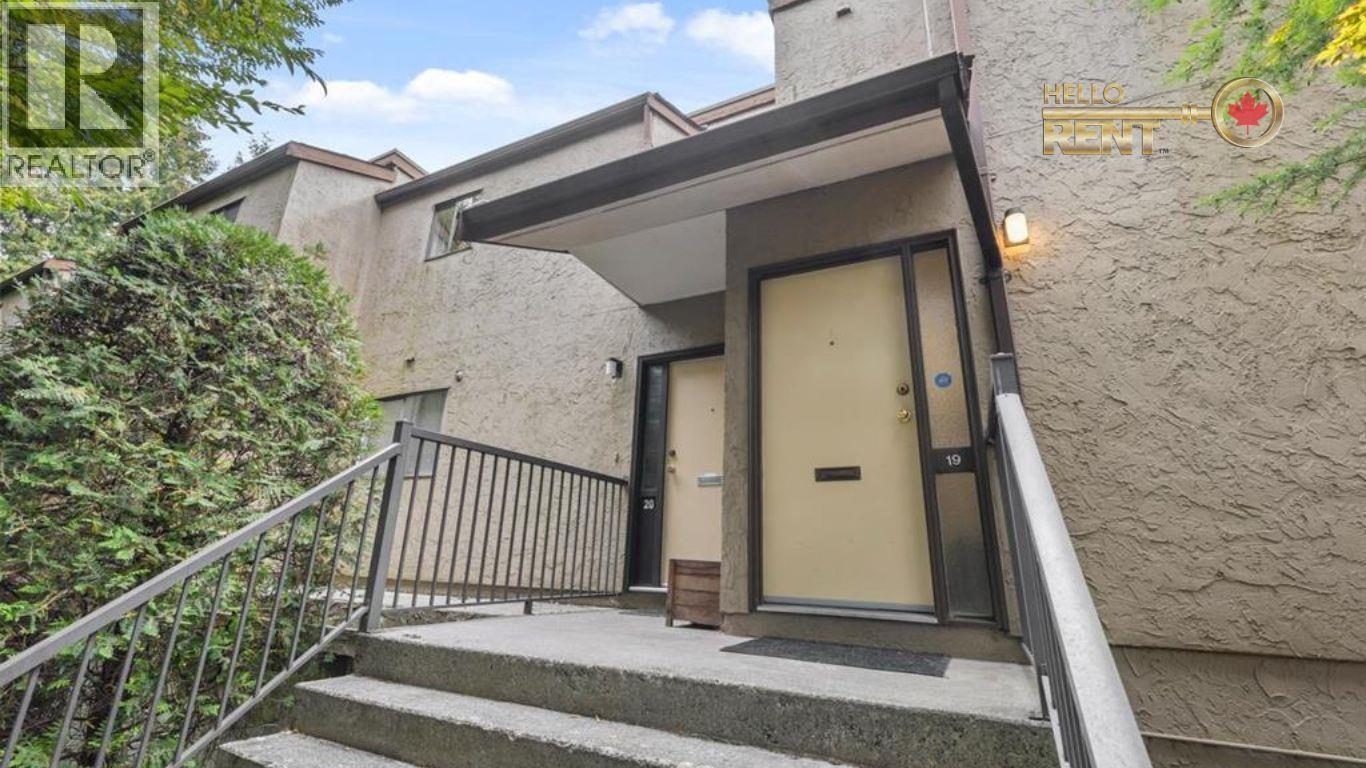 19 220 E 4TH, North Vancouver