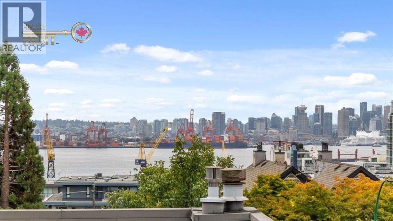 19 220 E 4TH, North Vancouver